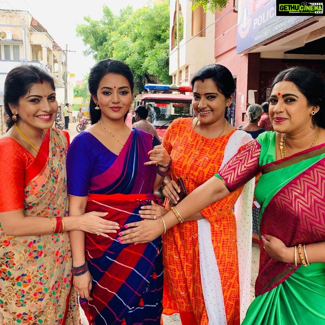 Papri Ghosh Instagram - Real fun talk in between crying scenes of both the serials #nayagi #azhagu #suntv