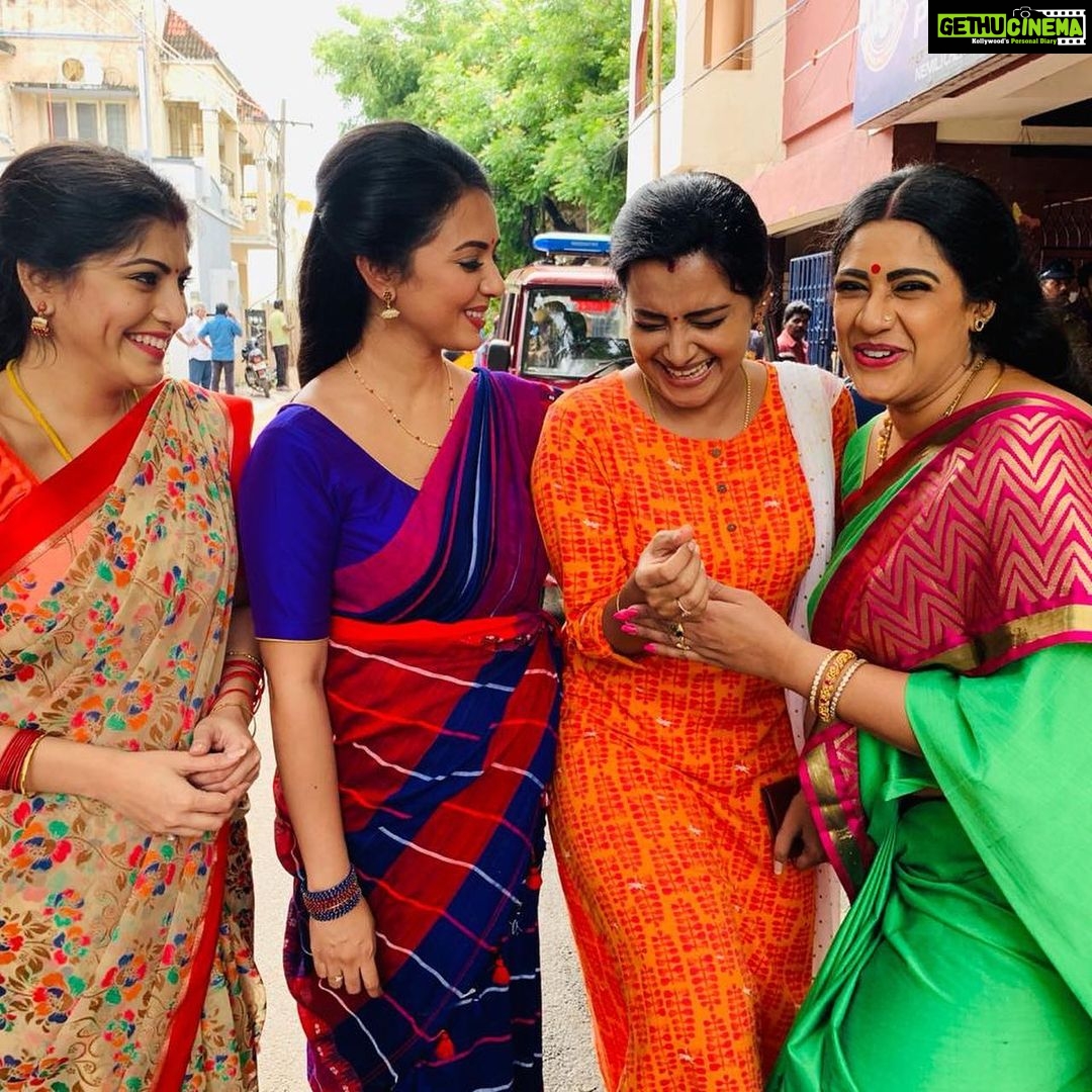 Papri Ghosh Instagram - Real fun talk in between crying scenes of both the serials #nayagi #azhagu #suntv