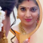 Papri Ghosh Instagram – #tamilsongs #paprighosh #pandavarillam #kayal #suntv #serial #tamilserial #actress #speciallook #mirror #beautyshot #saree #jewellery #sundayfunday #happyonam #nareshclick