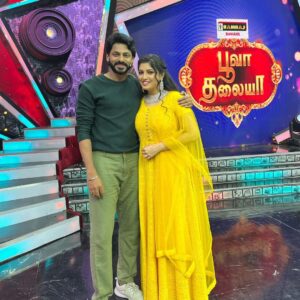 Papri Ghosh Instagram - Today #poovathalaiya @suntv at 1pm
Don’t miss it 

Thanks for the beautiful jewelry @chennai_jazz @luxefashion_jewellery 

#pandavarillam #fullfamily #gameshow #kayal #paprighosh #suntv #serial #actress #yellowdress #diamondnecklace #jewelry