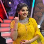 Papri Ghosh Instagram – Today #poovathalaiya @suntv at 1pm
Don’t miss it 

Thanks for the beautiful jewelry @chennai_jazz @luxefashion_jewellery 

#pandavarillam #fullfamily #gameshow #kayal #paprighosh #suntv #serial #actress #yellowdress #diamondnecklace #jewelry