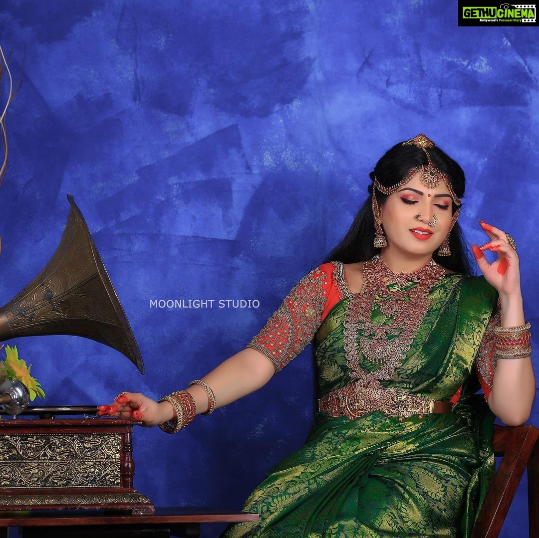 Papri Ghosh Instagram - Listen to the festive rhythm 🎶 Durga puja has started Suvo #mahasasthi #happy #navaratri Makeup @aarthimakeoverartistry Jewelry @sagunthalajeweller Bridal blouse @j2fashions PC @moonlightstudio.77 @r_photography Editor @valentino_prabu