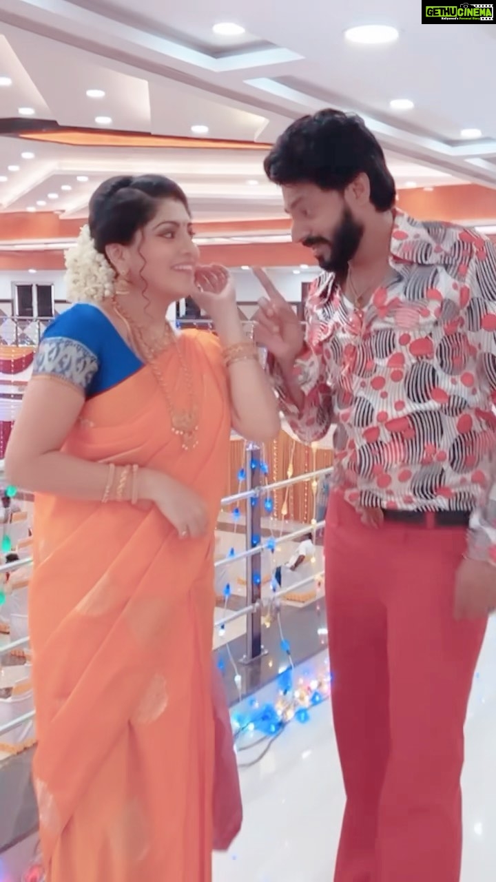 Papri Ghosh Instagram - 80’s style @naresheswar #paprighosh #pandavarillam #kuttykayal #kayal #80s #80sfashion #hindisongs #remix #brightcolors #colorful #suntv #serial #actress #actor #saree #bellbottom #hairstyle #oldsongs #oldisgold #dramaqueen #drama #song #oldbollywoodsongs #weddinghall