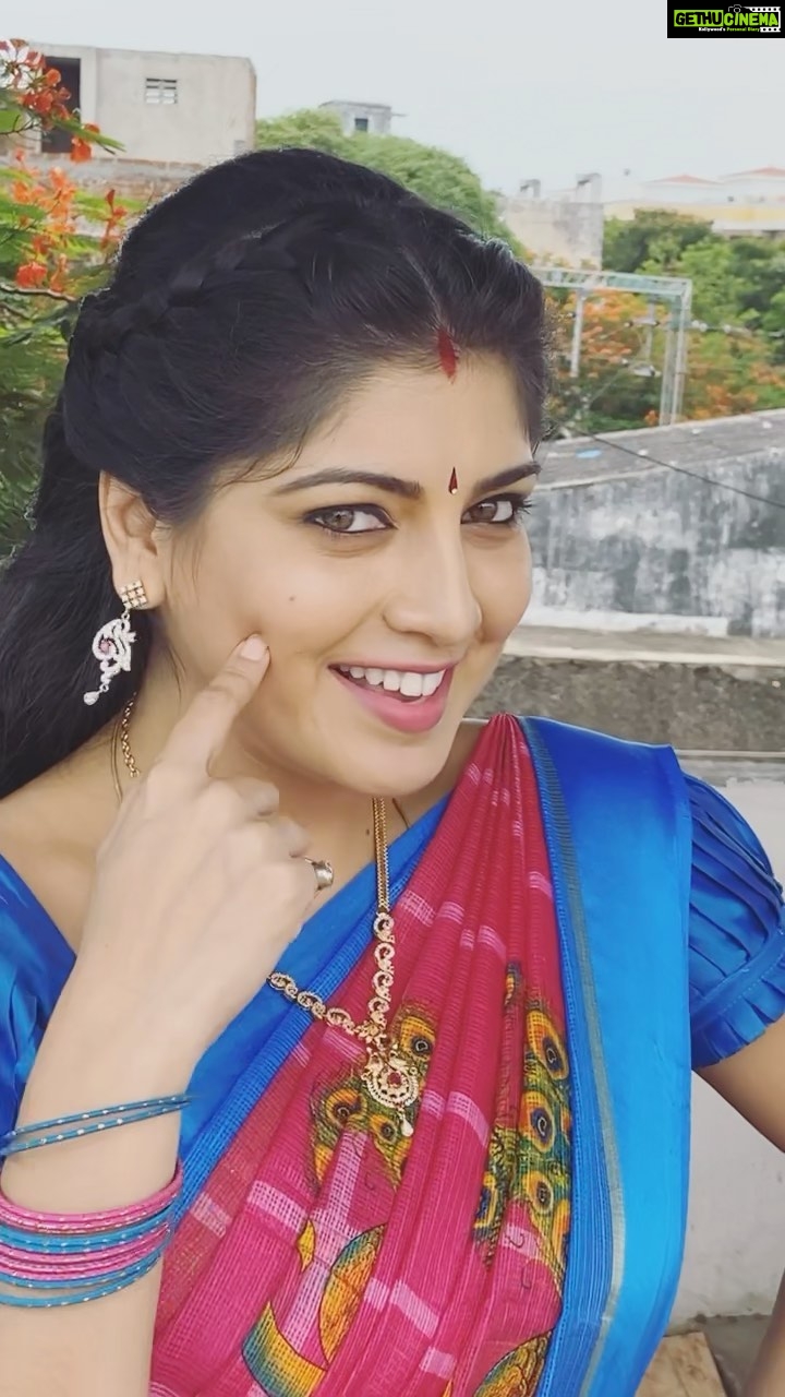 Papri Ghosh Instagram - Gore gore galope hai kala kala til #paprighosh #pandavarillam #suntv #serial #actress #hindi #hindisongs #song #dance #trending #reels #bangles #earings #payal #saree #beautyspot #fair #tamilactress #bengaligirl