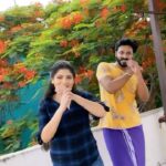 Papri Ghosh Instagram - Happy friendship day 😃 His first try at dance- his perfect gift to me🎁💃🕺 @naresheswar #paprighosh #bestie #bestfriends #happyfriendshipday #friends #friendship #firstdance #firsttry #terrace #kuttykayal #pandavarillam #suntv #serial #actor #actress #casualstyle