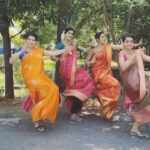 Papri Ghosh Instagram - #dance #poofbegone #trending #pandavarillam #sisters #sisterlove #sisterinlaw #suntv #suntvserial #serial #actress #choreography #fun #saree #colorful #garden #greenery #nature #swag