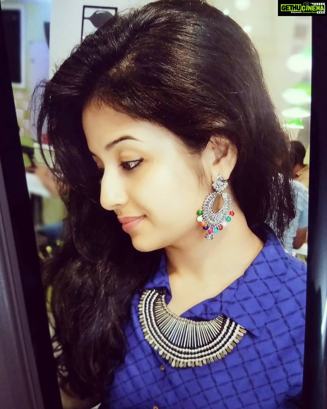 Paridhi Sharma Instagram - एक अजीब सा रिश्ता है मेरे और ख्वाहिशों के दरमियाँ, वो मुझे जीने नही देतीं और मैं उन्हें मरने नही देती |