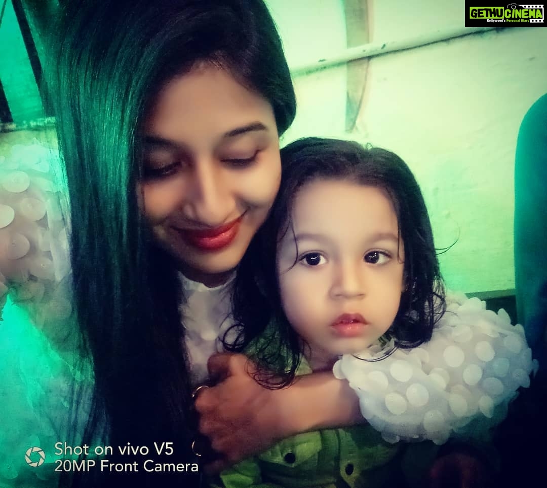 Paridhi Sharma Instagram - When you smile from the most honest place of your heart... @tanmaisaksena @ashnoorkaur