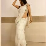Paridhi Sharma Instagram - Kajra Mohabbat wala❤️ #bollywood #kajra #dance #sari #paridhisharma