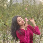 Paridhi Sharma Instagram - Lost in the nature 🌸 #flowers #beauty #eternal #nature #serene #lonavalatrip @clubmahindra
