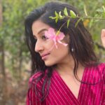 Paridhi Sharma Instagram - Lost in the nature 🌸 #flowers #beauty #eternal #nature #serene #lonavalatrip @clubmahindra