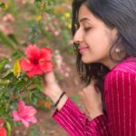 Paridhi Sharma Instagram – Lost in the nature 🌸
#flowers #beauty #eternal #nature #serene #lonavalatrip 
@clubmahindra