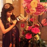 Paridhi Sharma Instagram - I do what I love doing... That's all that matters❤ #itsawonderfullife #flowers #red #smile