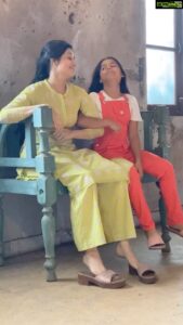 Paridhi Sharma Instagram - Itni si khushi❤️❤️❤️ Behind the Scenes😀
Loving this beautiful show with my charming and talented @vaishnaviprajapati___official 

Keep watching #ckmdk #chikookimummydurrkei #bts #paridhisharma
@starplus @disneyplushotstar @nilanjana_p @herumbkhot 
On Starplus .
@starplus @disneyplushotstar @herumbkhot @nilanjana_p