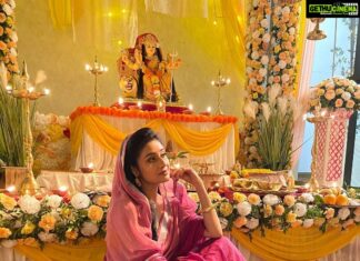Paridhi Sharma Instagram - The divine feminine is an expression of exuberance. May you know the bounty of exuberance this Navratri. Wishing you all a very happy Navratri😊🙏 Pic Credit @vaishnaviprajapati___official #sadguru #divinethoughts #happynavratri #bedivine #ckmdklook #cheekukimummydoorki @starplus @disneyplushotstar