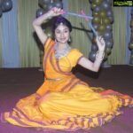 Paridhi Sharma Instagram - Radha kaise na jale❤️ Coming Soon on #chikookimummydurrkei Keep watching #ckmdk On @starplus & @disneyplushotstar @nilanjana_p @herumbkhot #dance #duet #madhubalapose #paridhisharma #indiantvactress Pic Credit @khan.sherafghan Hairstylist @zulekha333 Makeup by @santosh_makeupartist