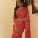 Paridhi Sharma Instagram - मेरी नज़र में अधूरे ख़ुदा का नाम इंसान है और पूरे‌ इंसान का‌ नाम ख़ुदा है। ~ अमृता प्रीतम #poetry #amritapritam #thoughts #soulconnection #paridhisharma #actress #mumbai #creativity #sari #indian #bharat