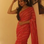 Paridhi Sharma Instagram – मेरी नज़र में अधूरे ख़ुदा का नाम इंसान है और पूरे‌ इंसान का‌ नाम ख़ुदा है।

~ अमृता प्रीतम
#poetry #amritapritam #thoughts #soulconnection #paridhisharma #actress
#mumbai #creativity #sari #indian #bharat