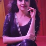 Paridhi Sharma Instagram – Jist ke saahil pe waqt ki ret
Ret pe tere kadmo k nishaan
Saheju toh bikhar jayenge
Paar chalu toh choot jayenge
Kya karu
Kaise chu lu inko ekbar…
#paridhisharma #mydiary #actress #ckmdklook