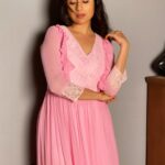 Paridhi Sharma Instagram - अपनी धुन में रहता हूँ मैं भी तेरे जैसा हूँ !! #letslost #shayari #soch #ehsaas #paridhisharma #Instapic #ckmdklook #kirdaar