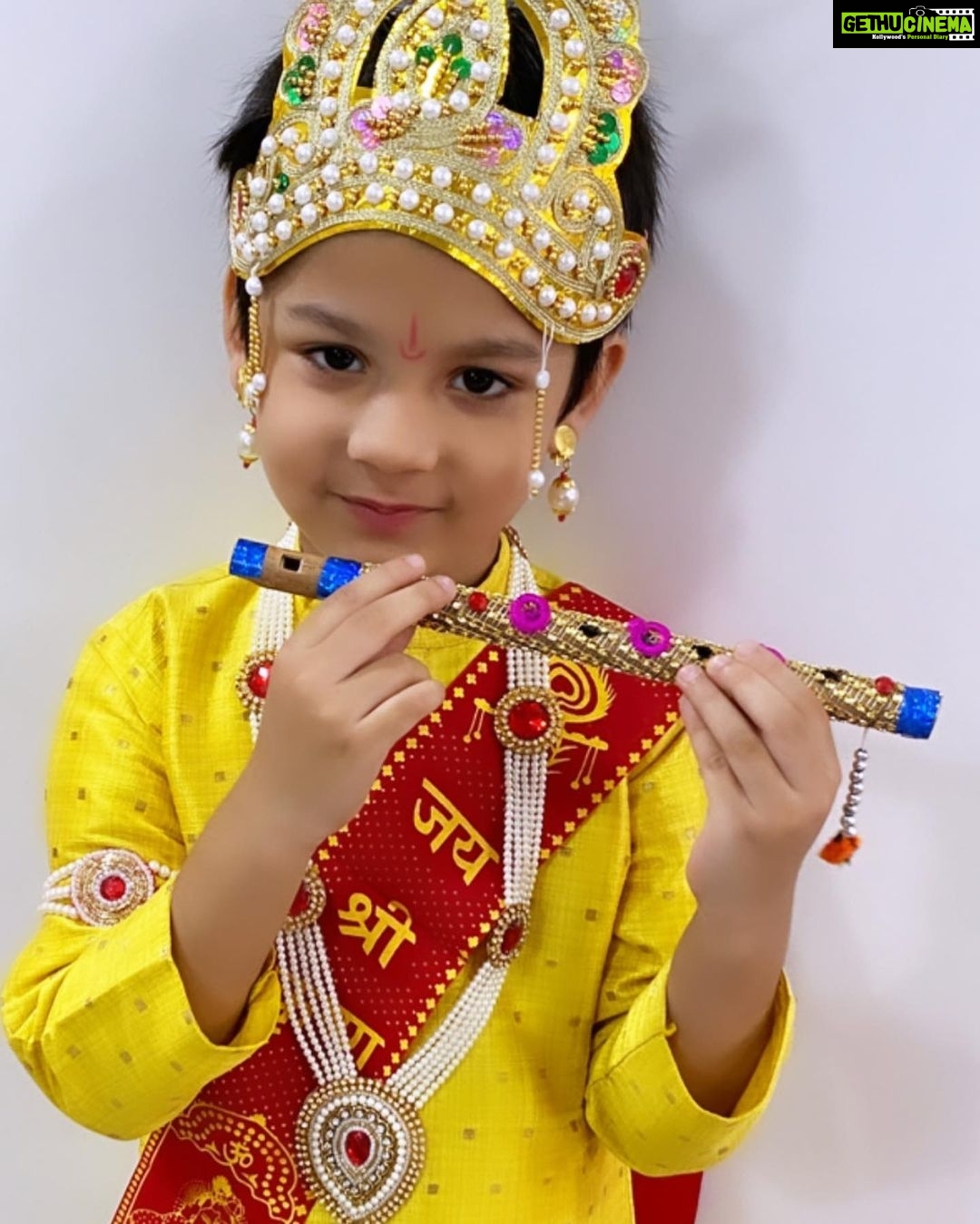 Paridhi Sharma Instagram - Krishna is the most attractive, joyful space within all of us. When there is no restlessness, worry or desire in the mind, you are able to get deep rest. And it is in deep rest that Krishna is born. The message of Janamashtami is that it is time to bring a wave of joy in society. Become seriously joyful! Happy Janmashtami😊 Shri Shri Ravi Shankar🙏 #yogi #krishna #janmashtami #deepthought #lifeissimpleandjoyful #perspective #vichhar #Ridharv #kisshu #myboyaskrishna #mybaby #cutesmile #paridhisharma
