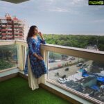 Paridhi Sharma Instagram - Remember to take deep breaths... Deep breath has magical power to make your life more profound and happier. Pls try it.. keep reminding ourself about deep breaths.. Whichever way you breathe, that is the way you think and live😊 #deepbreathing #sadguru #meditation #yoga #profoundlife #eternalbliss #bharat #paridhisharma #actress #mumbai #sea Pic Credit @aryamananand14