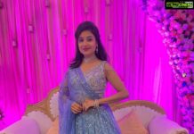 Paridhi Sharma Instagram - रंग भी गुलाबी ये नाव भी गुलाबी दरिया में जो मैं बहूँ गुलाबी कहूँ भी गुलाबी मैं सहूँ भी गुलाबी लगता है मैं रहूँ गुलाबी रे.... #weddingdress #shadi #familygoals #blue #pink #lehanga