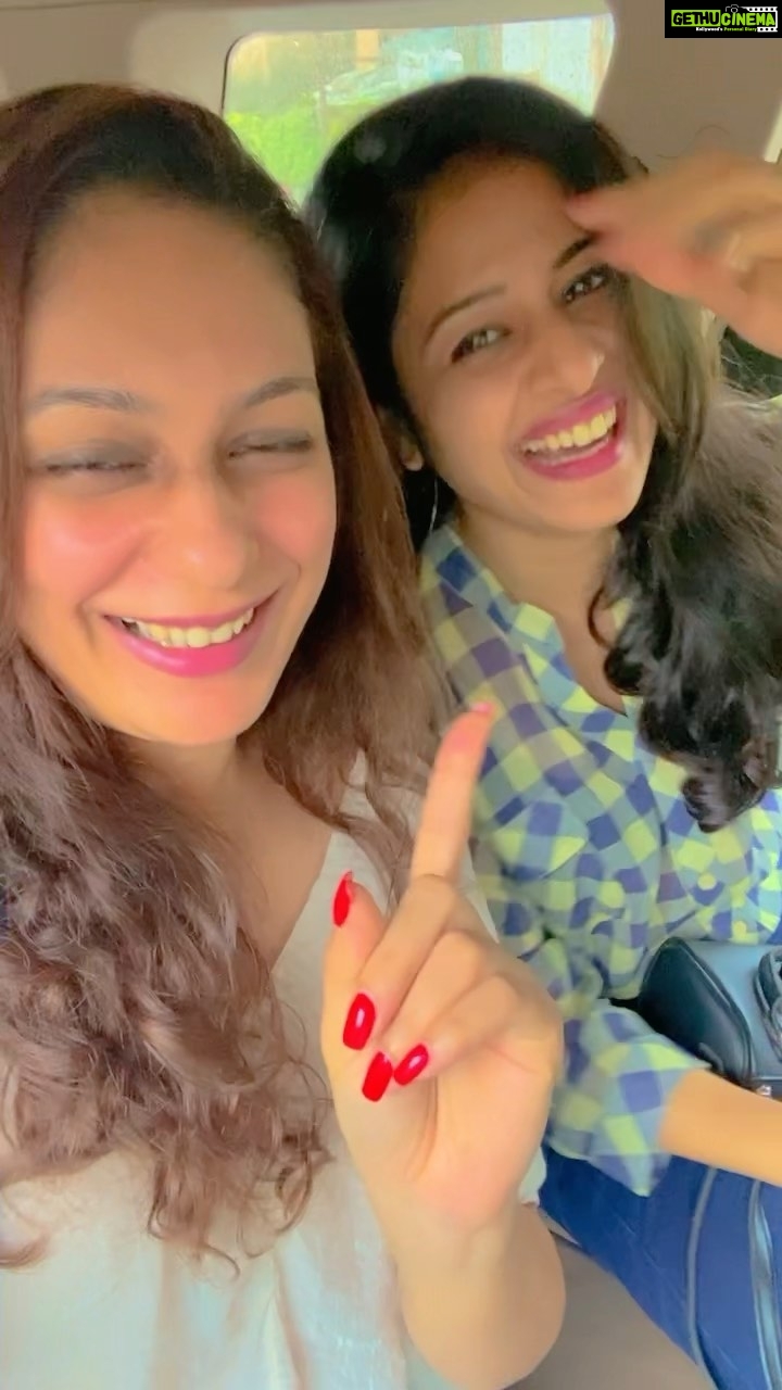 Paridhi Sharma Instagram - Bachpan ka pyaar😀 #sisterlove #sisters #cousins #together #bachpankedin @swapnils1402 #paridhisharma