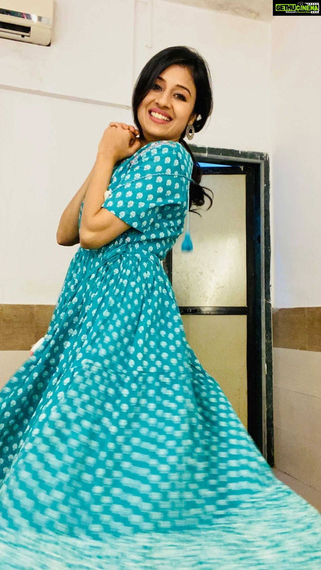 Paridhi Sharma Instagram - Punjabi beats❤️ #instareel #punjabinbeats #merasuit #lovefordance #khushi #simplelife #paridhisharma #actress #loveacting&dancing