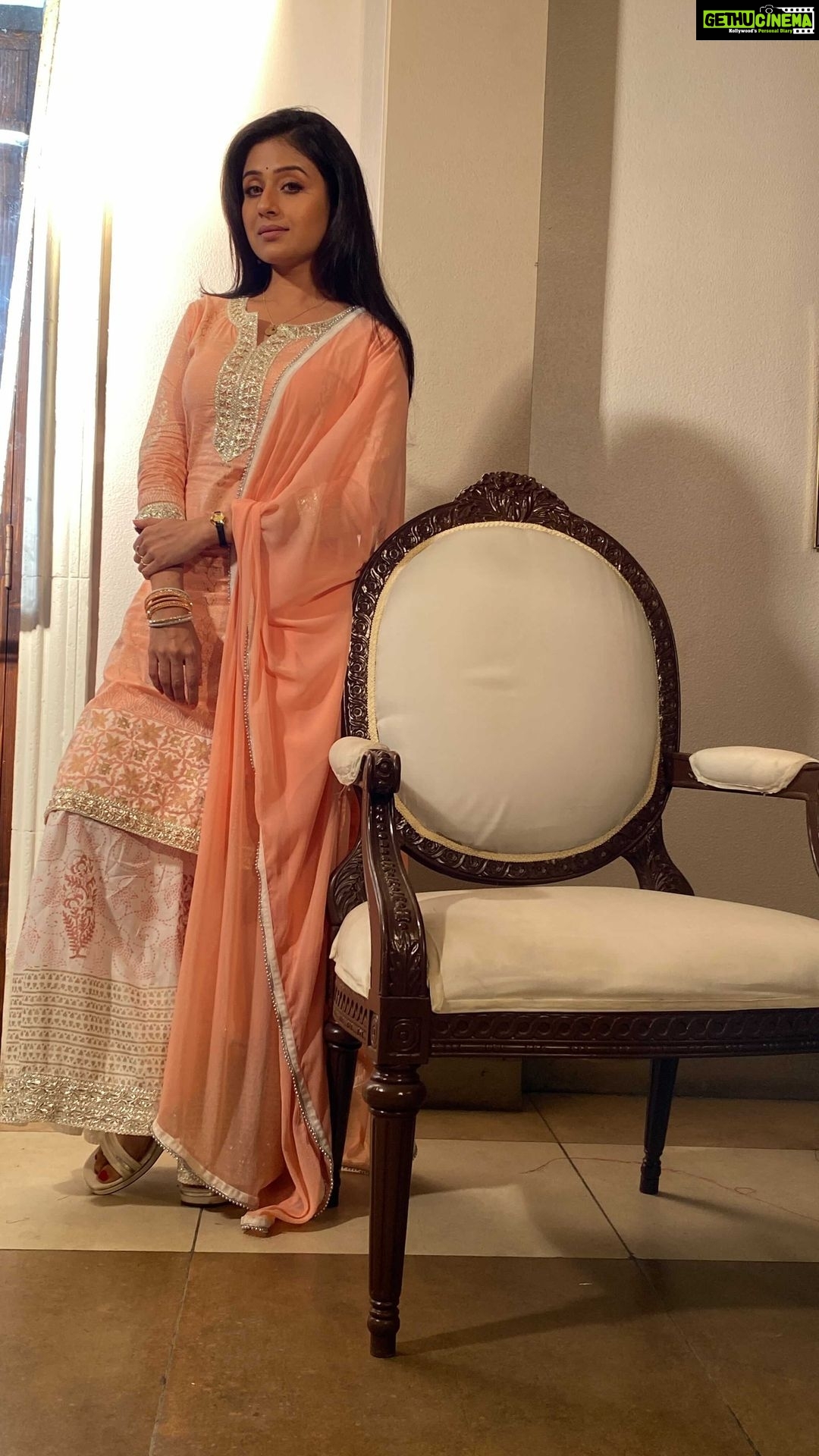 Paridhi Sharma Instagram - Again a new beginning 😊 #secondpromo #ckmdk #newshow #starplus #tvshow #comingsoon #disneyhotstar #actress #paridhisharma @starplus @nilanjana_p @disneyplushotstar @vaishnaviprajapati___official @ramagnihotrispark