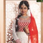 Paridhi Sharma Instagram – मासूम चेहरा है या फ़ितरत है मेरी!!!

#retrolook #indian #salwarsuits #paridhisharma #actress