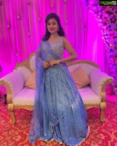 Paridhi Sharma Instagram - रंग भी गुलाबी ये नाव भी गुलाबी दरिया में जो मैं बहूँ गुलाबी कहूँ भी गुलाबी मैं सहूँ भी गुलाबी लगता है मैं रहूँ गुलाबी रे.... #weddingdress #shadi #familygoals #blue #pink #lehanga