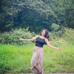 Paridhi Sharma Instagram – The earth has music for those who listen..
#nature #inthewoods #mudrayein #heartsmile #lonavaladiaries #trip #sisterhood  #journey #paridhisharma #actress
Pic Credit @swapnils1402