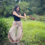Paridhi Sharma Instagram - The earth has music for those who listen.. #nature #inthewoods #mudrayein #heartsmile #lonavaladiaries #trip #sisterhood #journey #paridhisharma #actress Pic Credit @swapnils1402