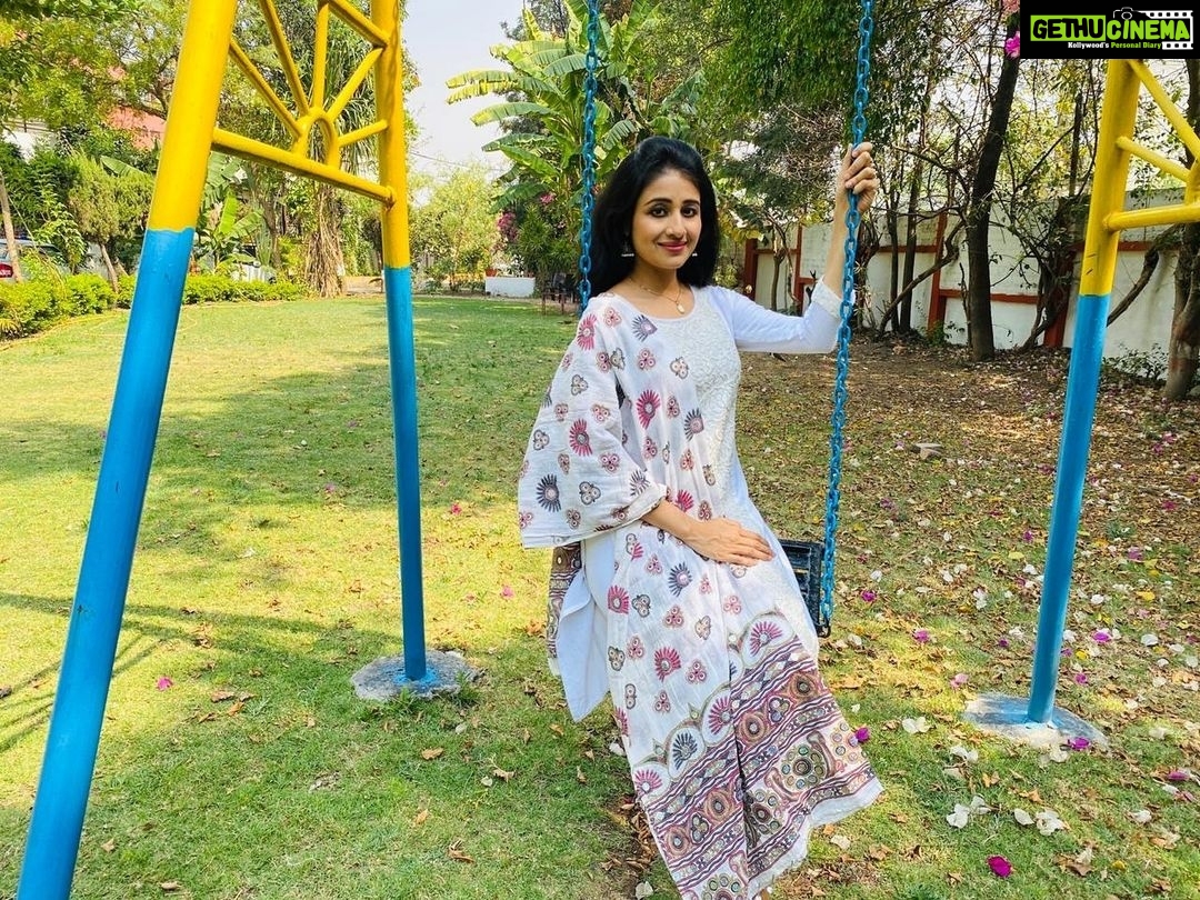 Paridhi Sharma Instagram - Keep calm and carry on๐ #nature #calmness #white #paridhisharma