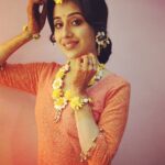Paridhi Sharma Instagram - Flowers don’t tell, they show!! #flowersjewellery #indianbride #simple&elegant #throwback