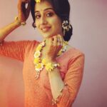 Paridhi Sharma Instagram - Flowers don’t tell, they show!! #flowersjewellery #indianbride #simple&elegant #throwback