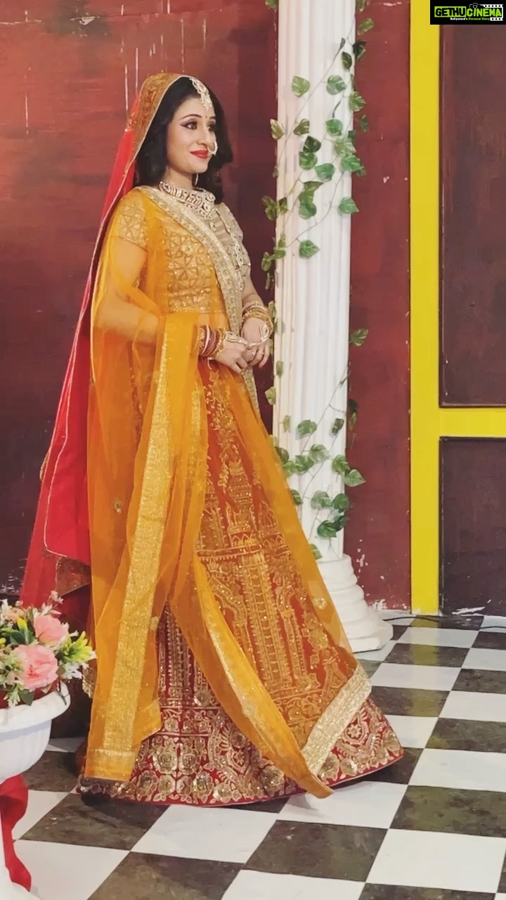 Paridhi Sharma Instagram - Roz roz aankho tale❤️ #touchingsong #lyrics #soothing #tradiational #lehanga #red #jewellery #twirl #paridhisharma #actress Costume @jennysboutique__