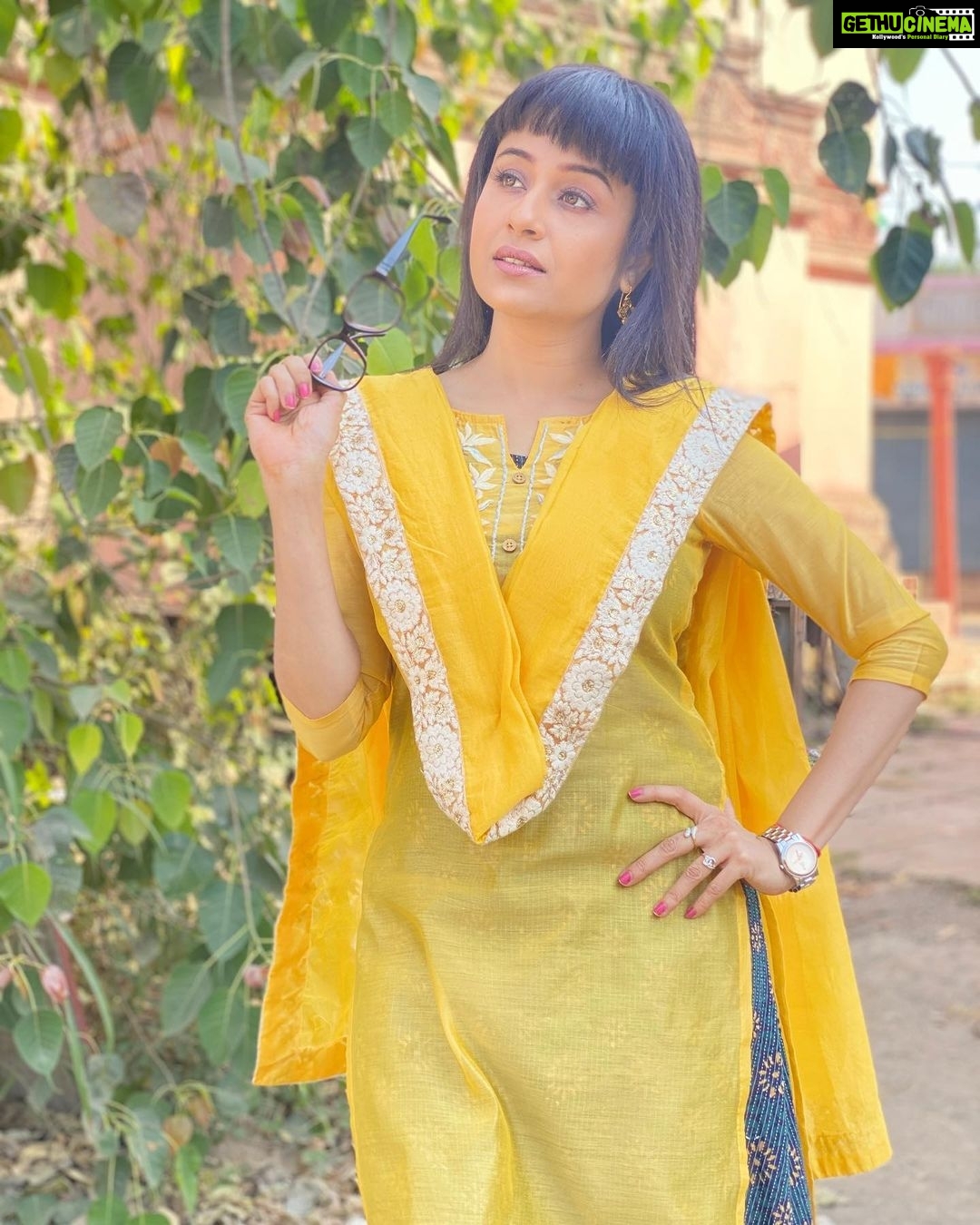 Paridhi Sharma Instagram - Exploring the different me 😊 #newlook #ckmdk #starplus #disguise #newhairstyle #acting #exploring #finding #believing #searching #actor'slife #paridhisharma Pic Credit @vaishnaviprajapati___official ❤️❤️❤️