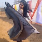 Paridhi Sharma Instagram - Mannwa lage❤️ #dance #manwalage #sky #outdoorshoot #ckmdklook #starplus Video Credit : very talented and lovable child @vaishnaviprajapati___official