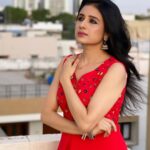 Paridhi Sharma Instagram - Life is precious, not lifestyle 🙏 #stayhome #staysafe #deepthinking #besimple #red #instapic #thought #sadguru #meditate