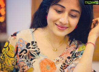 Paridhi Sharma Instagram - Thanks for the birthday wishes, everyone. I feel blessed to have such wonderful people as my well wisher❤️ Every single birthday wish was special to me 😍 Pic Credit @tanmaisaksena #hubby Special Homemade Cake by @vatsalsaksena #birthdaytime #familytime #fanlove❤️ #cake #celebration #blessings #thanks