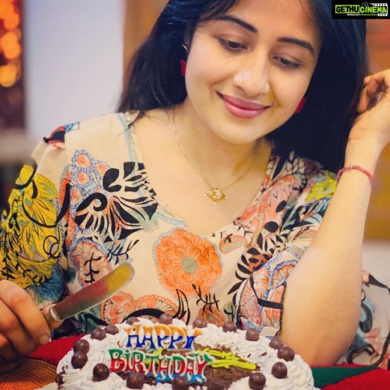 Paridhi Sharma Instagram - Thanks for the birthday wishes, everyone. I feel blessed to have such wonderful people as my well wisher❤️ Every single birthday wish was special to me 😍 Pic Credit @tanmaisaksena #hubby Special Homemade Cake by @vatsalsaksena #birthdaytime #familytime #fanlove❤️ #cake #celebration #blessings #thanks