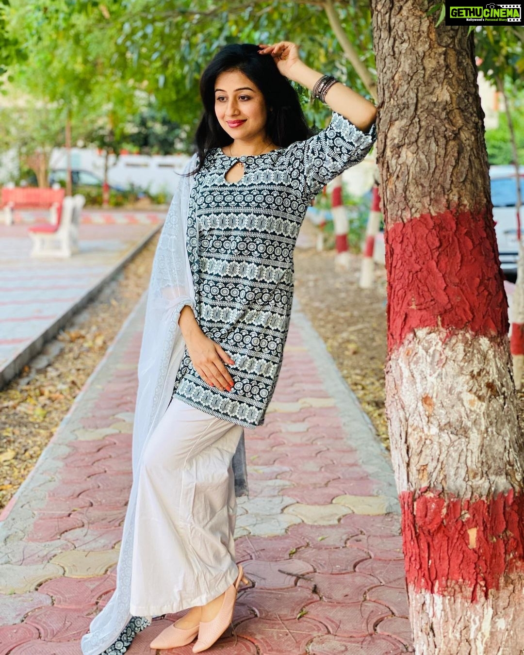 Paridhi Sharma Instagram - Let's do it, should always be the spirit 😊 #nature #wordstoinspire #elegant #realbeautyinside #instapic #holispirit