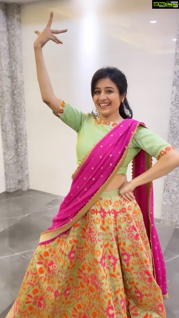 Paridhi Sharma - 111.6K Likes - Don't Rush.. Indian version😀
#dontrushchallenge #indianversion #trending #instagramreels #reels
Outfit❤️ @mayatrijaiswar
@mayatrijaiswar16.mj