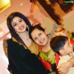 Paridhi Sharma Instagram - माँ कौन हो तुम ! कहाँ से लाती हों इतनी शक्ति । कैसे अपने निश्छल मन से भर देती हों, जीवन में मेरे दुनिया भर की ख़ुशी ॥ कैसे ख़ुद ही भुनती हो मेरे लिए सपनों की टोली | और फिर एक दिन पंख लगाकर उड़ा देती हूँ , ताकि मैं खेल सकूँ जीवन की होली || माँ कौन हो तुम ! कहाँ से लाती हो इतनी शक्ति ॥ तुम्हारा प्यार, तुम्हारी मुस्कान, तुम्हारा एहसास ही है मेरे जीवन की रीति। ईश्वर से यही प्रार्थना है, ऐसे ही सदा बनी रहे तुम्हारी प्यार की अनुभूति॥ #happymothersday #Maa #life #lifeline #❤️ #selflesslove #truelove #eternal #maabeti #rashmisharma #paridhisharma