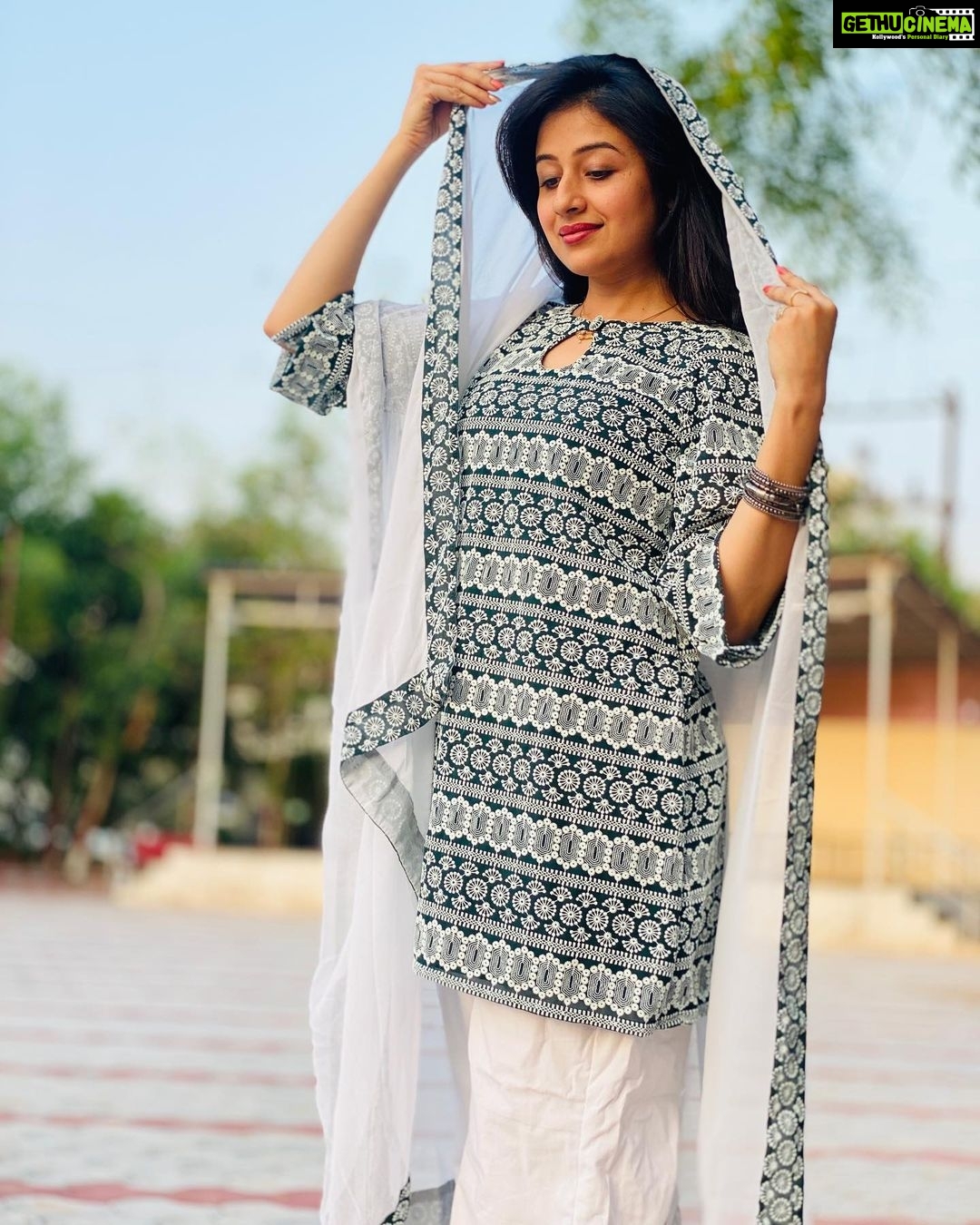 Paridhi Sharma Instagram - Let's do it, should always be the spirit 😊 #nature #wordstoinspire #elegant #realbeautyinside #instapic #holispirit