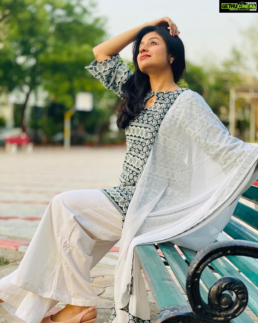 Paridhi Sharma Instagram - Let's do it, should always be the spirit 😊 #nature #wordstoinspire #elegant #realbeautyinside #instapic #holispirit