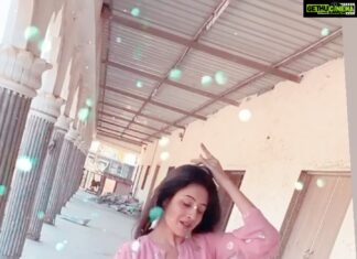 Paridhi Sharma Instagram - Ek toh kam Zindagani❤️ #Reelitfeelit #dance #viral #trending #pink #paridhisharma Dress Designer @mayatrijaiswar @mayatrijaiswar16.mj
