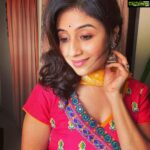 Paridhi Sharma Instagram - थोड़ा है थोड़े की ज़रुरत है ज़िन्दगी फिर भी यहाँ खूबसूरत है!!! #gulzar #shayari #retrolook #oldisgold #peaceofmind #actress #paridhisharma #connectwithpari
